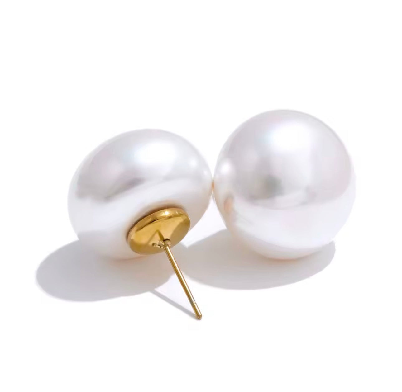 OVERSIZED PEARL EARRINGS